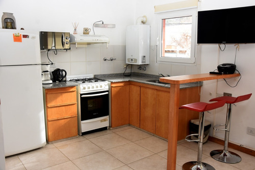Imagen 3 de 16 de Departamento Alquiler Temporario, Céntrico De 2 Ambientes En San Martin De Los Andes, Hasta 2 Adultos Y 2 Menores.cochera Descubierta. Ubicado A 3 Cuadras Del Lago Lacar Y 1 De La Avenida Principal.