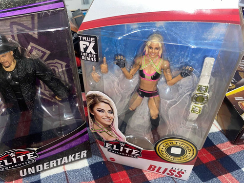 Imagen 4 de 4 de Wwe Elite Collection Undertaker Alexa Bliss Bayley Figuras