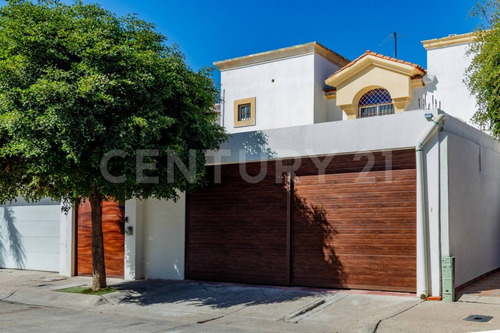 Casa En Venta En Montecarlo Residencial