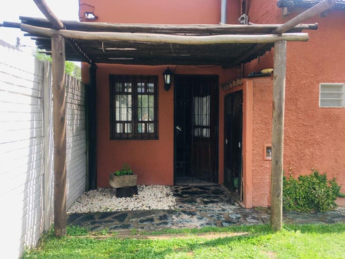 Casa Tipo Chalet, En General Rodriguez, Con Pileta***
