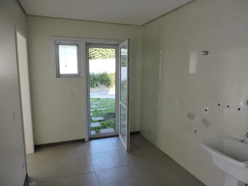 Casa Nova No Alto Da Colina Com 600m2 Em Terreno De 1000m2