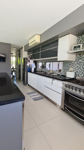 Imagen 10 de 25 de Casa Con 4 Dormitorios En Miraflores Funes Hills