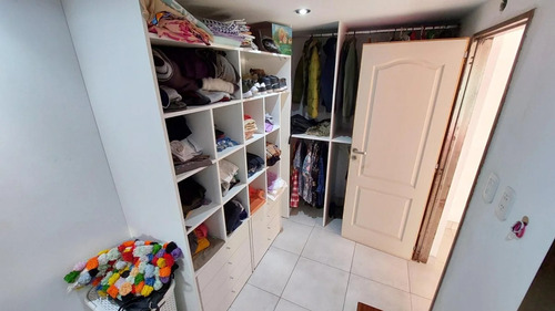 Casa De 4 Ambientes En Barrio Parque Udaondo A Mts De Illia