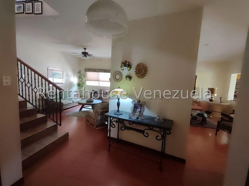 Casa En Esquina Que Combina Comodidad Y Ubicación Privilegiada Trigal Centro 25-6231