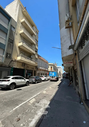 Venta Apartamento 2 Dormitorios Ciudad Vieja Montevideo Con Renta R