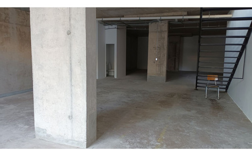 Arriendo Local Comercial, 217,54 M2 Nivel Calle + 196,91 M2