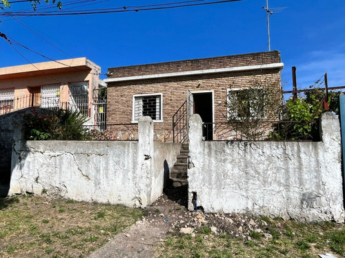 Casa De 3 Habitaciones Bien Ubicada En Aires Puros