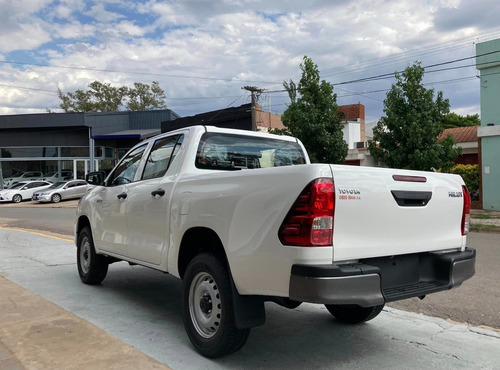 Imagen 7 de 16 de Toyota Hilux D/cabina 2.4 Tdi 150cv Dx 4x2 0km My2023