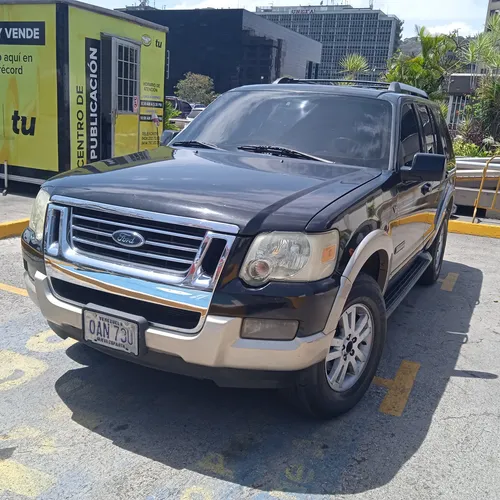 Ford Explorer Automática.