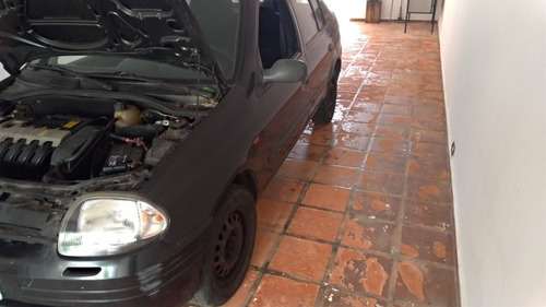 Renault Clio Sedan 1.0 16v Rn 4p 2001