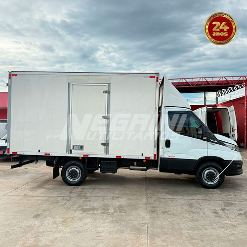 Iveco Daily 35-160 Cs Baú Completa 2023 Muito Nova 14881km