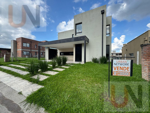 A Estrenar!! Casa En Alto Verde Iii