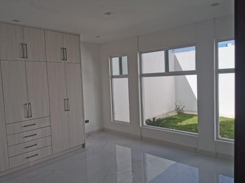 Imagen 3 de 7 de Casa Sola En Venta Fracc. El Lago Residencial