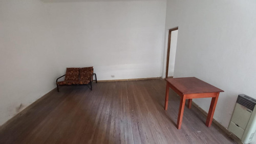 Imagen 4 de 12 de Pasillo 1 Dormitorio Con Patio A Reciclar