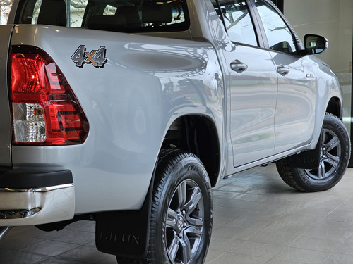 Toyota Hilux Pick-up 2.8 Cd Sr 204cv 4x4 At