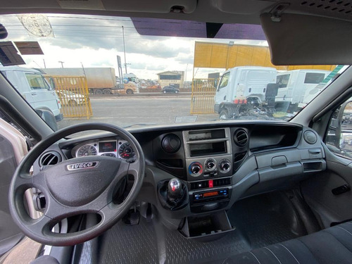 Imagem 12 de 14 de Iveco 70c17 Chassi Muito Nova 13/14