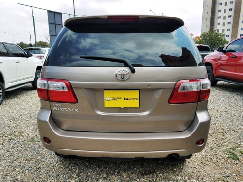 Imagen 5 de 11 de Toyota Fortuner Sr 2011 V6 4x4 Automático