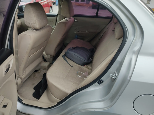 Imagen 4 de 15 de Suzuki Swift Dzire Sedán 4 Puertas