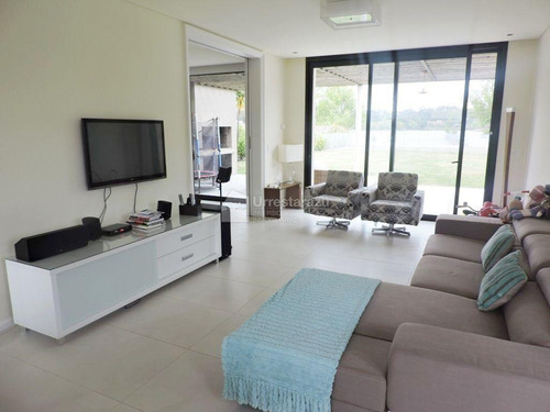 Venta Casa Con Salida Al Lago - Barrio Con Seguridad