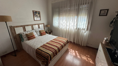 Casa En Venta De 4 Dormitorios C/ Cochera En El Palomar
