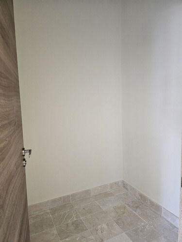 A Estrenar: 2da Con Terraza, 3 Habitaciones, 3 Parqueos Y Locker En Serralles
