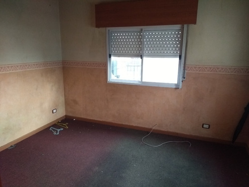 Oportunidad Inversor !!! Venta Chalet 2 Plantas Con Dependencia Atras ....