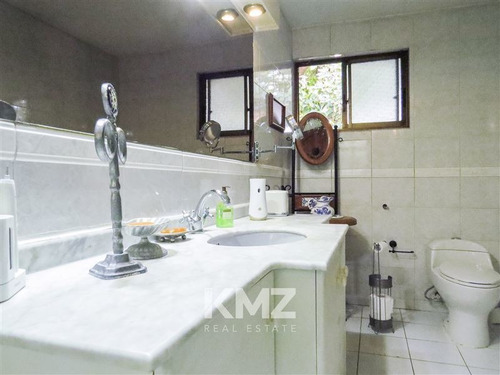 Casa En Venta De 4 Dorm. En La Reina