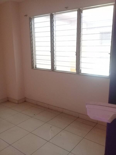 Imagen 13 de 17 de Katherine Castillo Ofrece En Alquiler Oficina Av. Cedeño Con Av. Bolivar (70 Mts2)