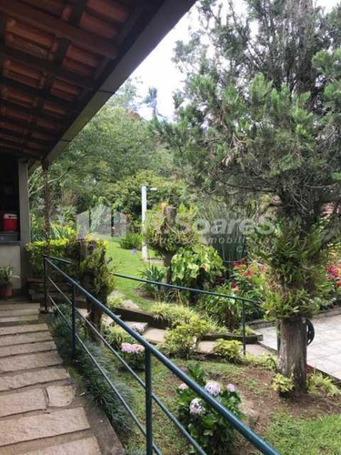 Imagem 2 de 15 de R Soares Vende!!! Excelente Casa Salas Dois Quartos Com Churrasqueira,, Lavanderia, Jardim Fruteiras.ótima Localização No Parque Imperial Nova Friburgo. - Jcca30028