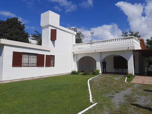 Casa A La Venta En Villa Parque Siquiman. (c135)