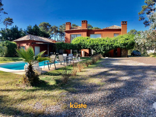 El Infiernillo, Casa En Laguna Blanca