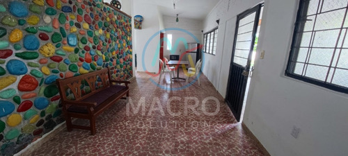 Casa En Renta En Fracc. Citlalin Con Amplio Jardín, Alberca Y Palapa