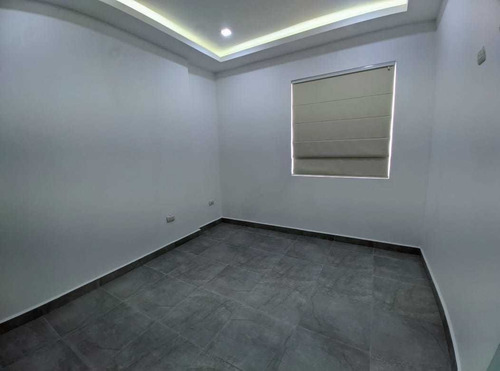 Imagen 8 de 20 de Mary Castro Vende Town House En Rincon Mañongo