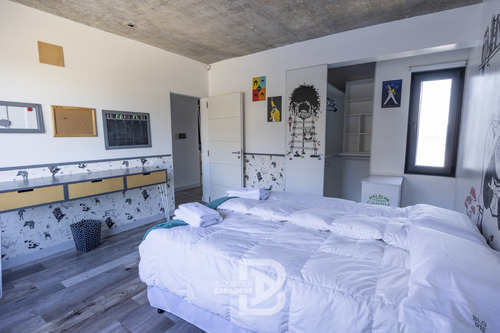 Imagen 24 de 28 de Alquiler Casa En Bariloche. 7 Pax. Vista Al Lago + Cine + Hidromasaje. 202.