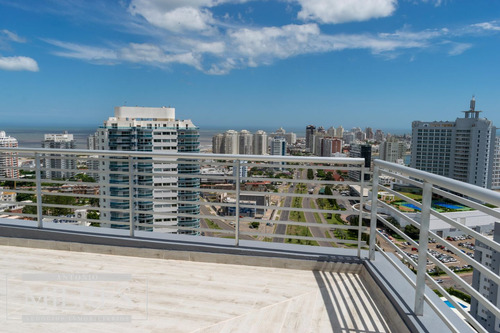 Pent-house 2 Dormitorios En Venta- Playa Mansa (ref: Atm-7398)