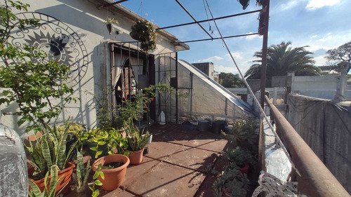 Venta Casa 2 Dormitorios, Patio Y Cochera
