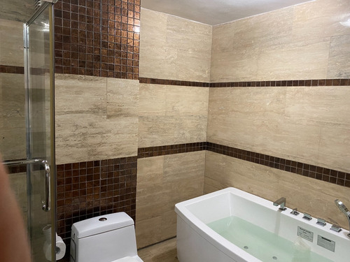 Imagen 9 de 11 de Negociable!!! Oportunidad, Apto En Venta, Remodelado, Con Acabados De Primera Calidad, Pisos De Mármol En Todas Las Áreas, Cocina Empotrada Y Equipada (dada Cucine) Con Nevera, Lavavajillas Y Horno
