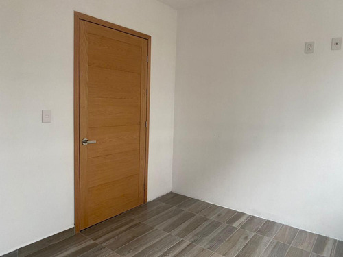 Casa En Venta A Pie De Calle En Residencial El Refugio, Querétaro