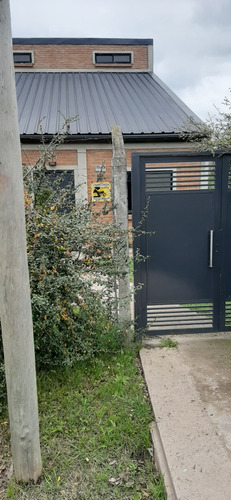 Casa Semi Nueva, La Reja, Moreno. Salida A Acceso Oeste En 2 Minutos