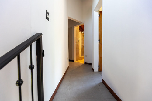 Casa De 5 Ambientes Con Quincho Y Pileta - Impecable - Bella Vista