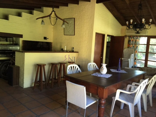 Casa En Punta Del Este, Cantegril | Rebeca Negocios Inmobiliarios Ref:9674- Ref: 9674