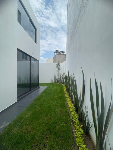 Casa En Venta En Lombardía, Irapuato, Guanajuato.
