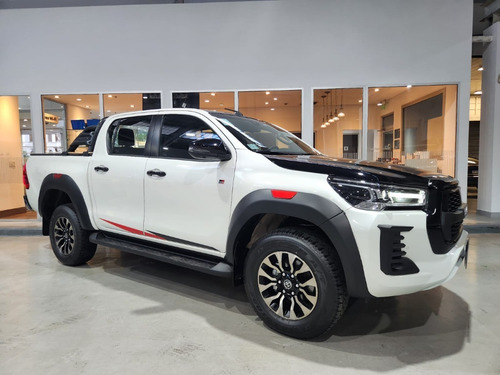 Imagen 2 de 23 de Toyota Hilux 4x4 Dc Gr-s Iii 2.8 Tdi At