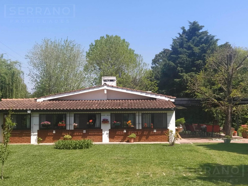 Casa En Venta 6 Ambientes,-pileta Climatizada-calle Saavedra Al 600-parque Sakura