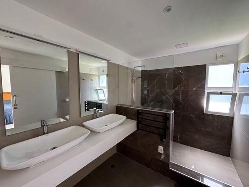 Hermosa Casa 5 Dor. 4 Baños. Gge. Viñedos