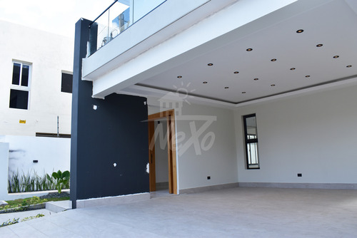 Moderna Casa Nueva En Residencial Cerrado, Santiago Hfc-236