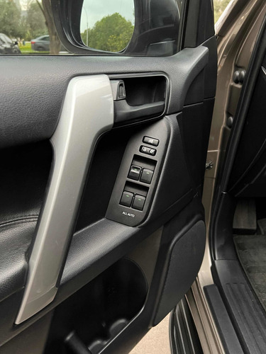 Imagen 16 de 18 de Toyota Land Crusier Prado 2.7 Tx-l At