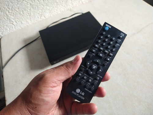 Imagem 4 de 10 de Aparelho De Cd/dvd Player LG Dp122 Bivolt Com Controle Preto