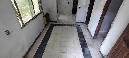 Casa De 4amb A Refaccionar En Venta Excelente Ubicacion Con Jardin