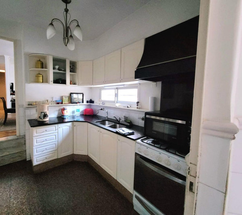 Casa En Venta - 3 Dormitorios 2 Baños - 210mts2 - La Plata
